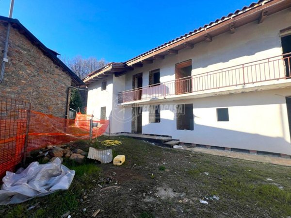 casa indipendente in vendita a Val della Torre