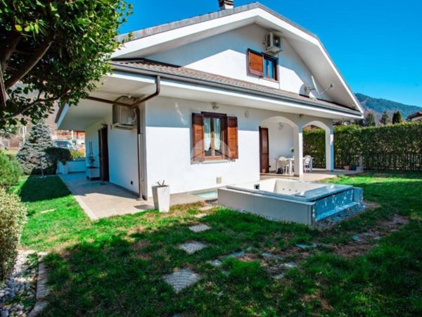 casa indipendente in vendita a Val della Torre