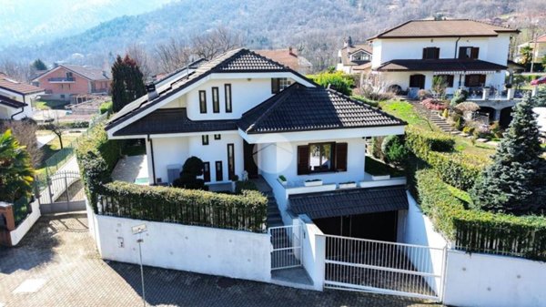casa indipendente in vendita a Val della Torre