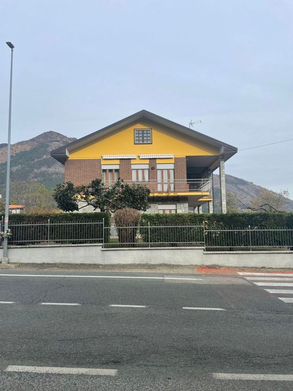 casa indipendente in vendita a Val della Torre