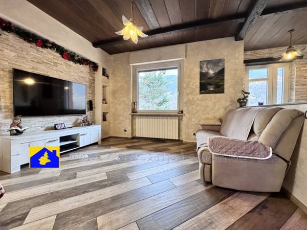 casa indipendente in vendita a Val della Torre