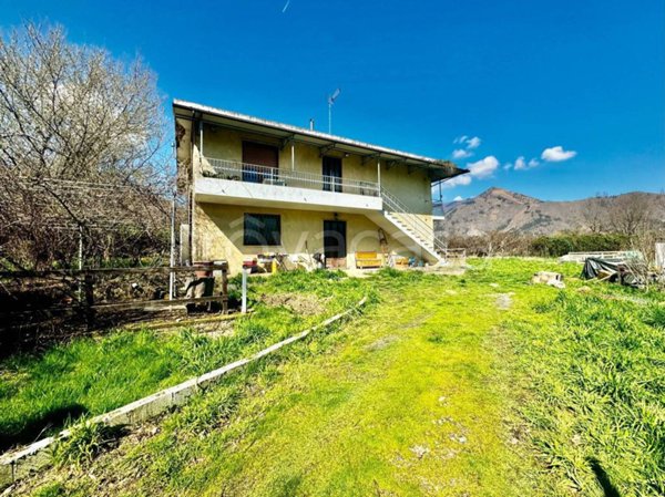 casa indipendente in vendita a Val della Torre