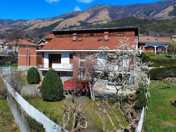 casa indipendente in vendita a Val della Torre