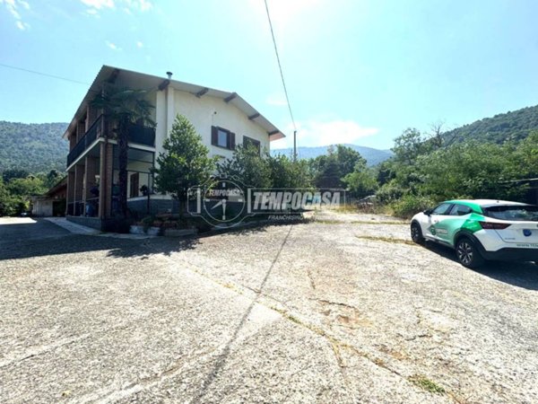 casa indipendente in vendita a Val della Torre