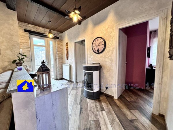 casa indipendente in vendita a Val della Torre