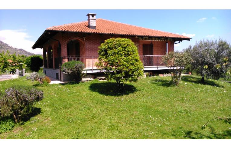 casa indipendente in vendita a Val della Torre