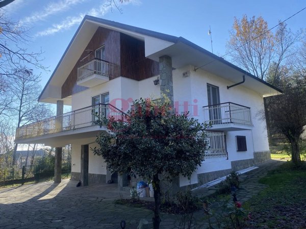 casa indipendente in vendita a Val della Torre