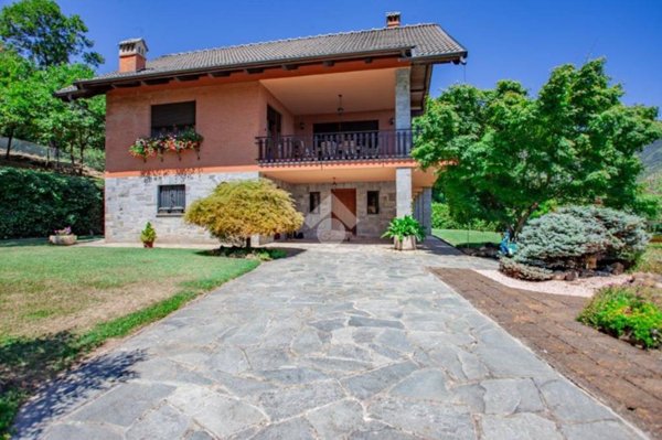 casa indipendente in vendita a Val della Torre