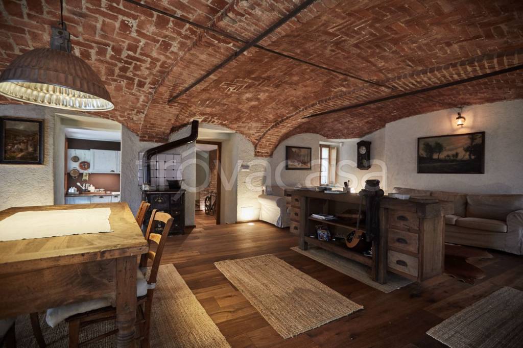 casa indipendente in vendita a Val della Torre