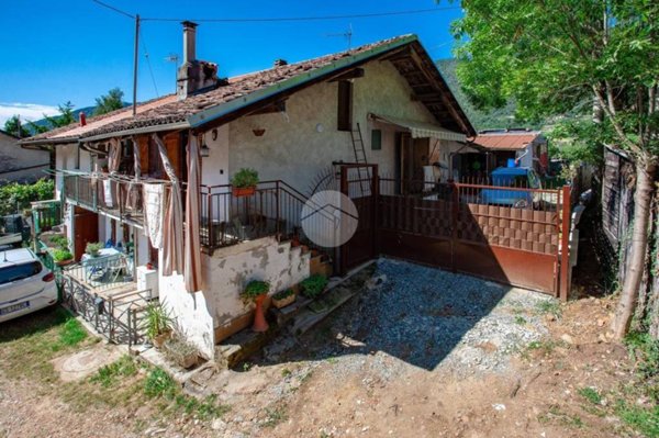 casa semindipendente in vendita a Val della Torre