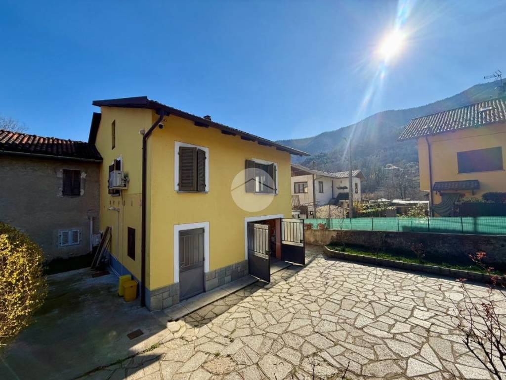casa semindipendente in vendita a Val della Torre