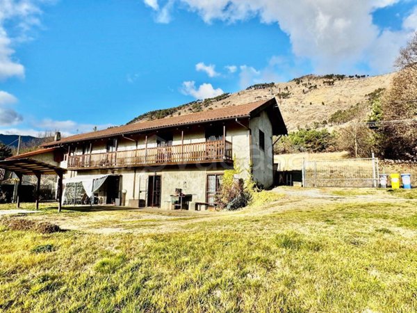 casa indipendente in vendita a Val della Torre