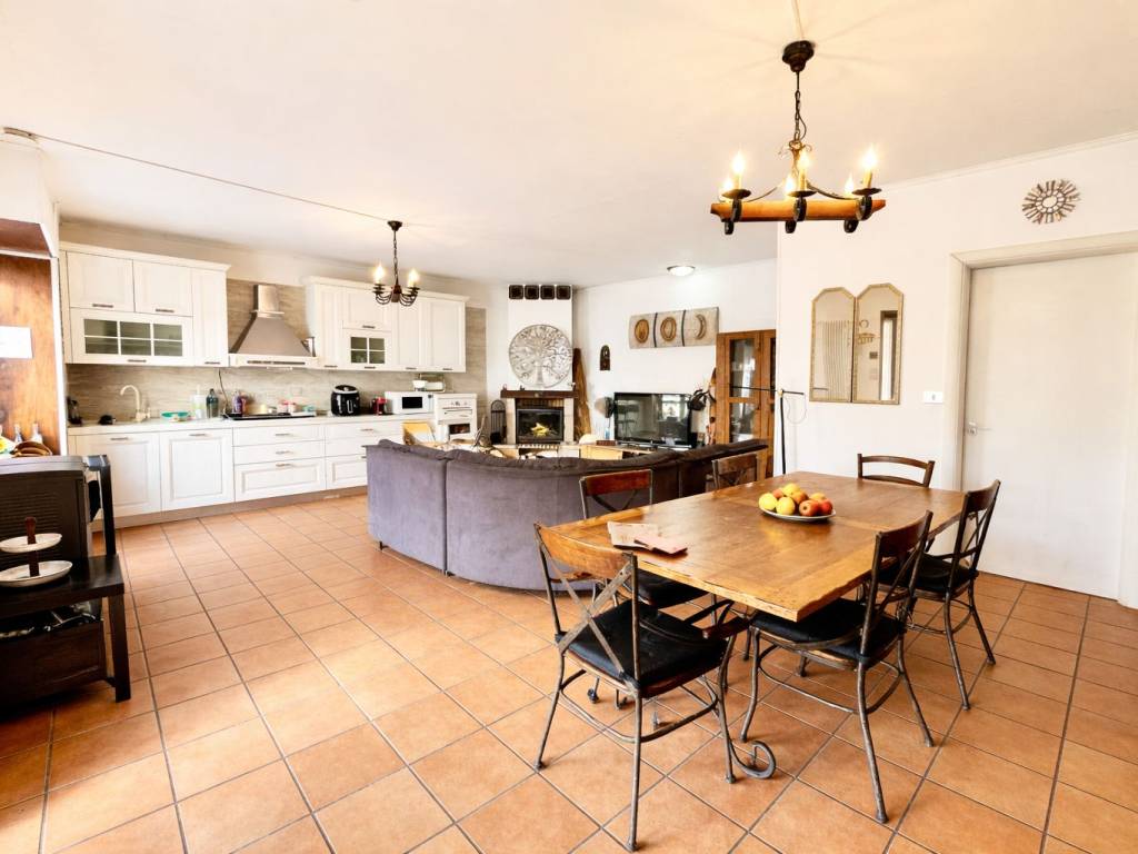 casa semindipendente in vendita a Val della Torre