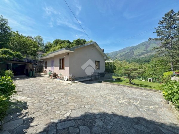 casa indipendente in vendita a Val della Torre