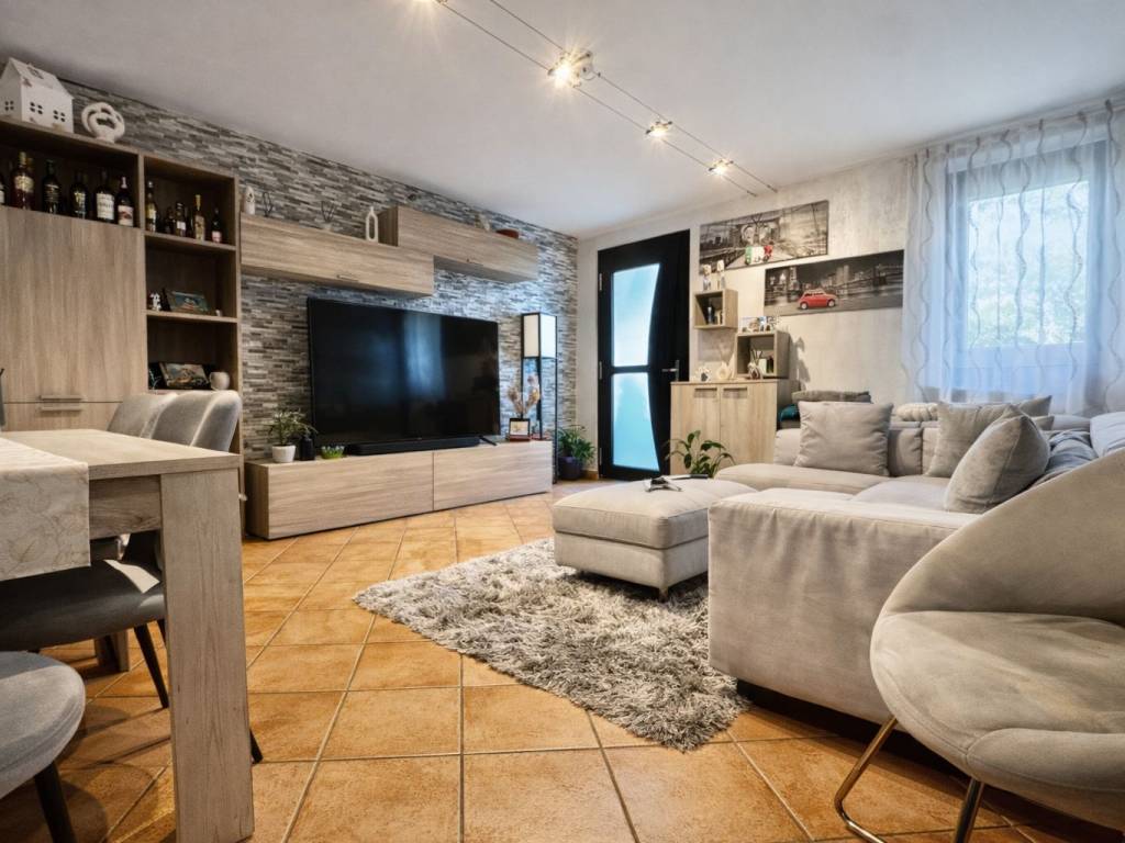 casa indipendente in vendita a Val della Torre