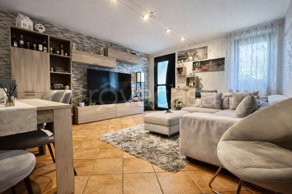 casa indipendente in vendita a Val della Torre