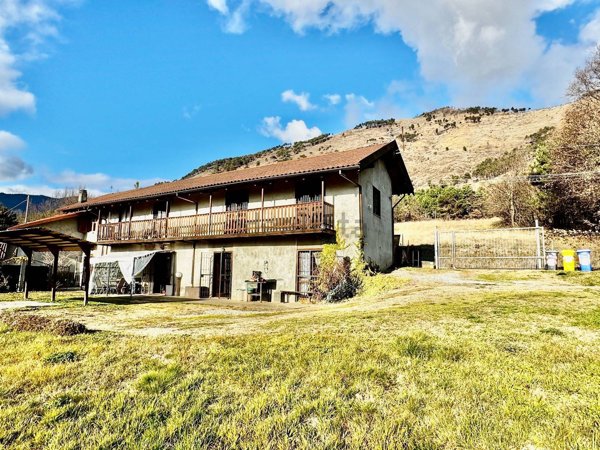 casa semindipendente in vendita a Val della Torre