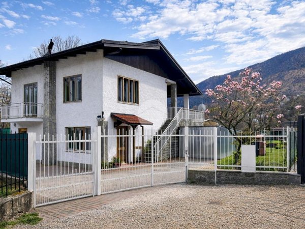 casa indipendente in vendita a Val della Torre