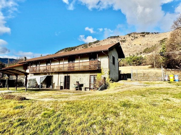 casa indipendente in vendita a Val della Torre