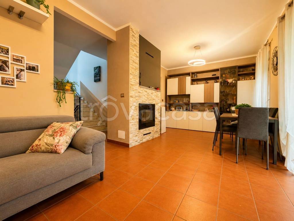 casa indipendente in vendita a Val della Torre