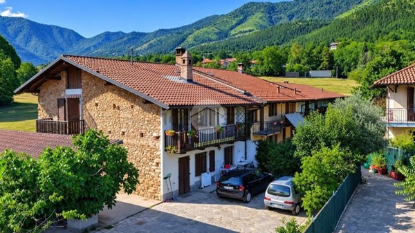casa semindipendente in vendita a Val della Torre