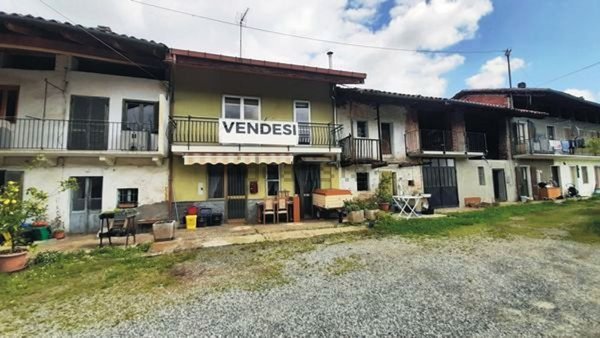esavano in vendita a Valperga