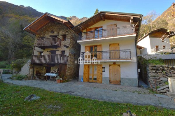 casa indipendente in vendita a Valprato Soana