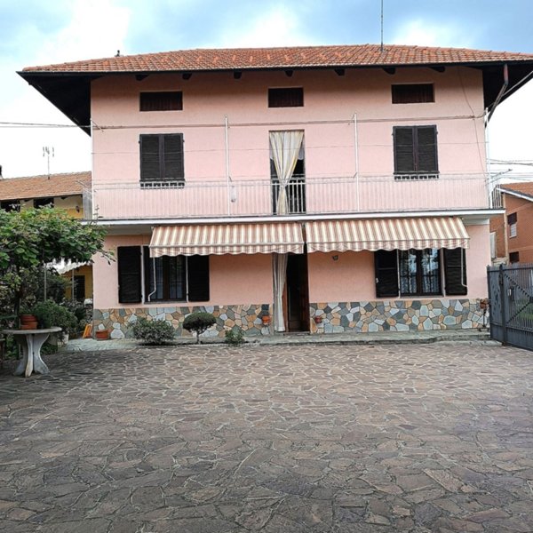 casa indipendente in vendita a Vauda Canavese