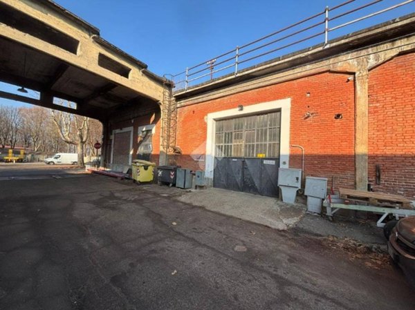 capannone in vendita a Venaria Reale