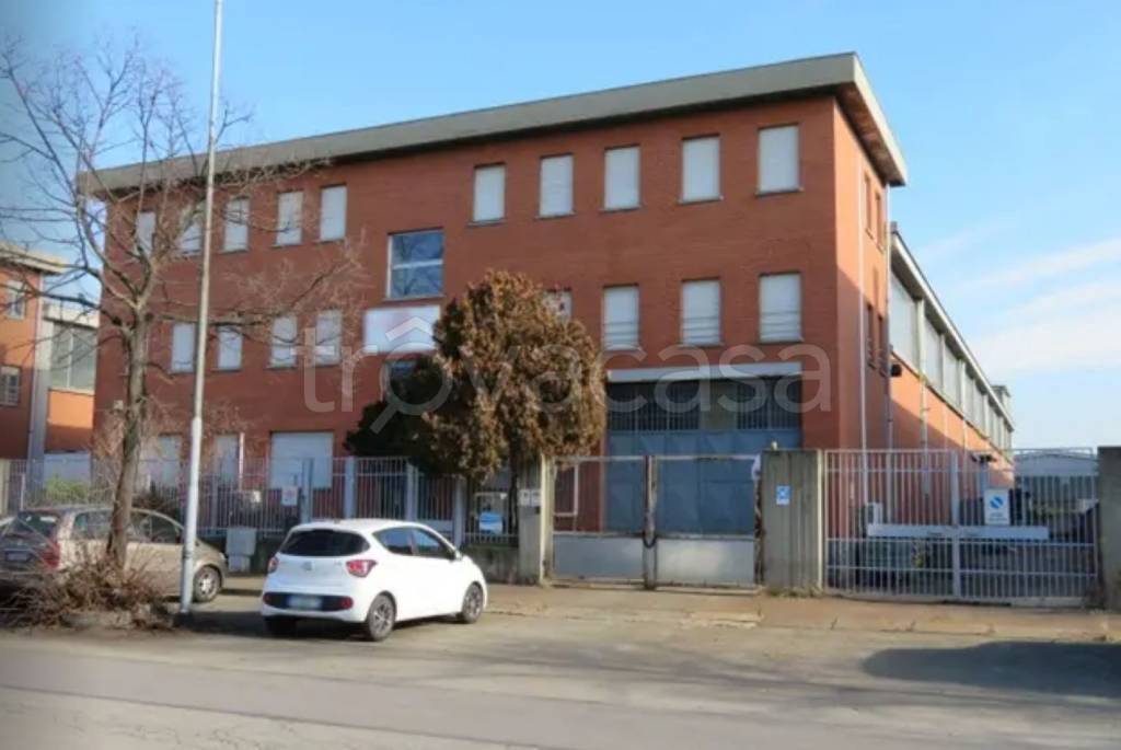 locale commerciale in vendita a Venaria Reale