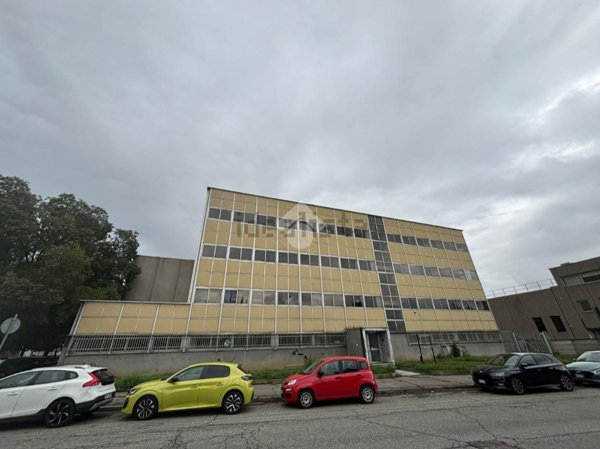 capannone in vendita a Venaria Reale