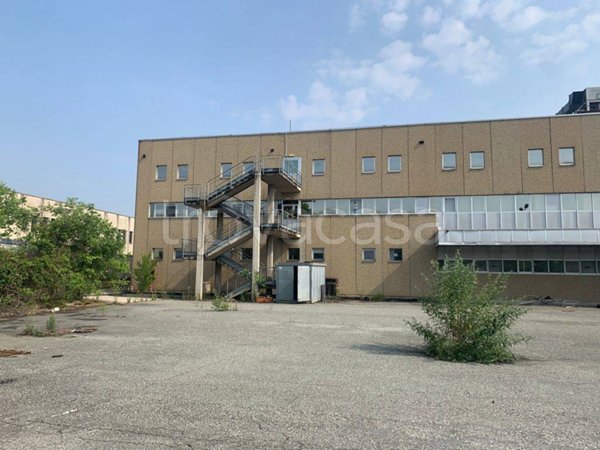 capannone in vendita a Venaria Reale