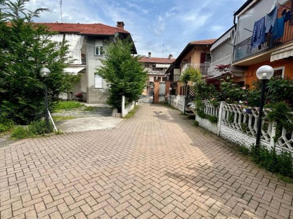 locale commerciale in vendita a Venaria Reale