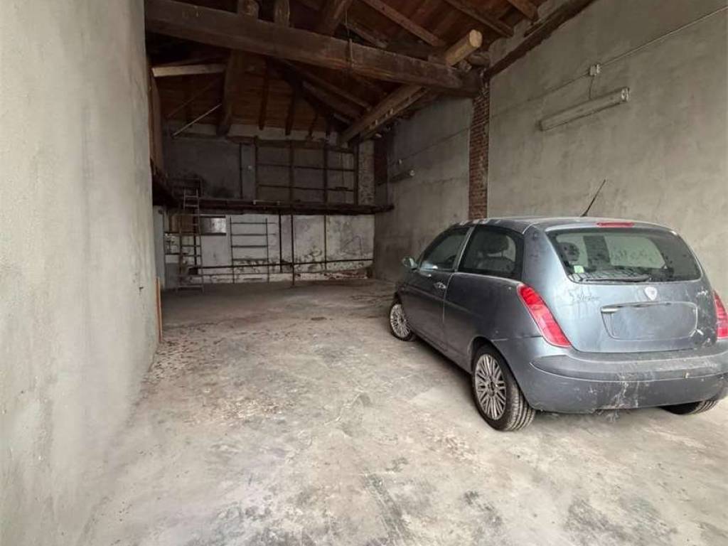 locale di sgombero in vendita a Venaria Reale