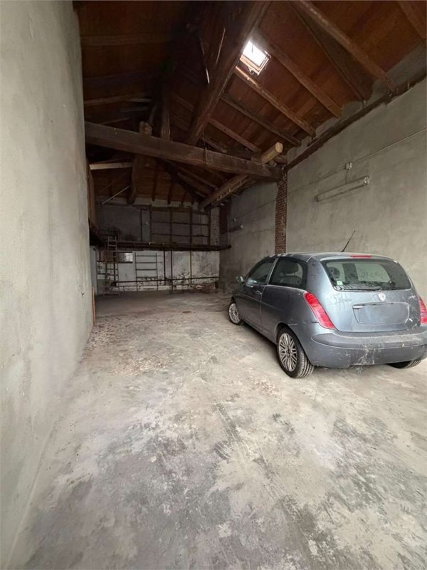 locale di sgombero in vendita a Venaria Reale