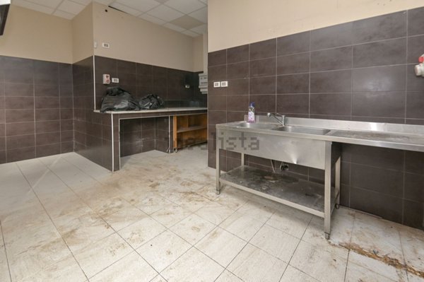 locale commerciale in vendita a Venaria Reale