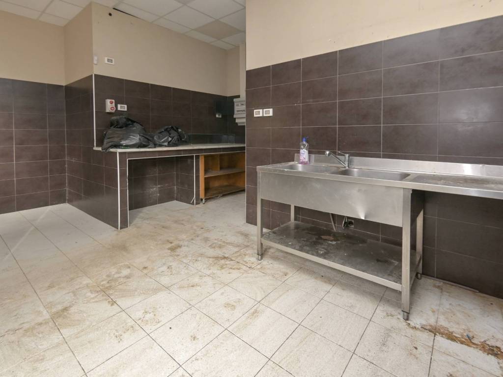 locale commerciale in vendita a Venaria Reale