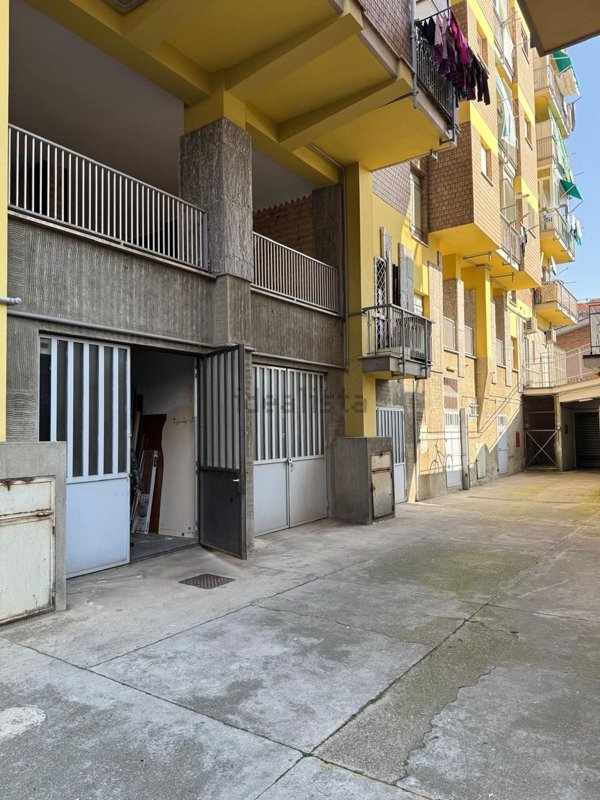 locale di sgombero in vendita a Venaria Reale