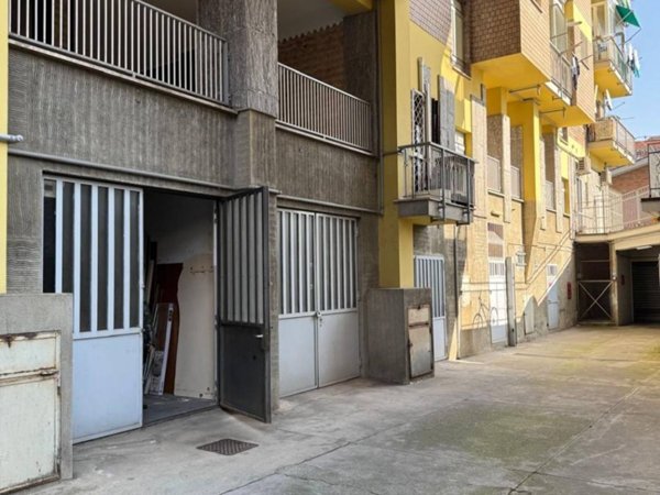 locale di sgombero in vendita a Venaria Reale in zona Altessano