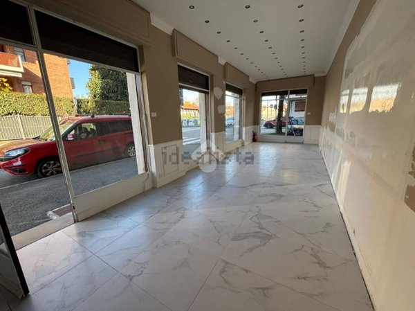 locale commerciale in vendita a Venaria Reale