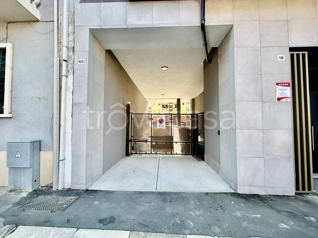 locale di sgombero in vendita a Venaria Reale