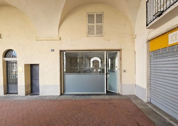 locale commerciale in vendita a Venaria Reale