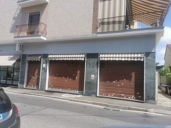 negozio in vendita a Venaria Reale in zona Altessano