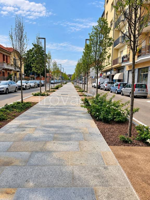negozio in vendita a Venaria Reale in zona Altessano