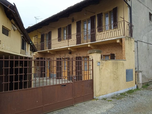 pentavano in vendita a Verolengo in zona Borgo Revel