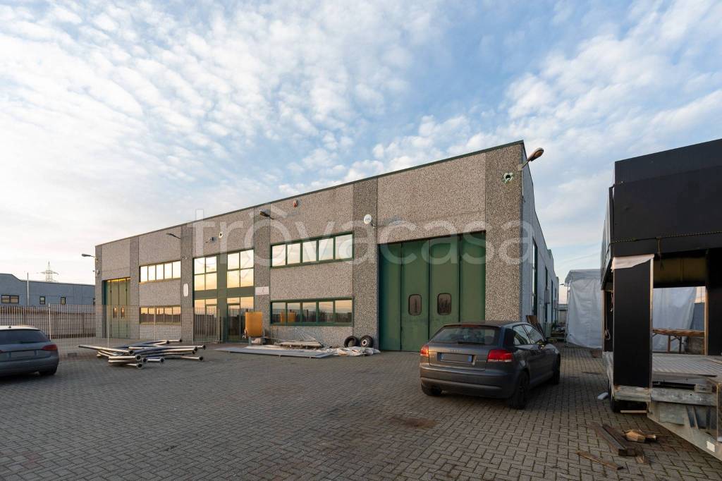 locale commerciale in vendita a Verolengo