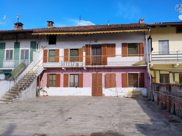 esavano in vendita a Verolengo