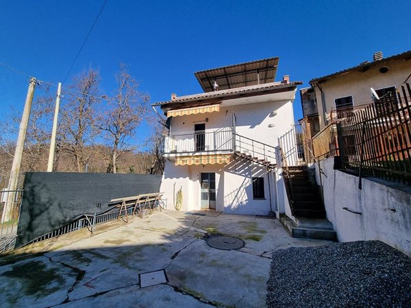 esavano in vendita a Verrua Savoia