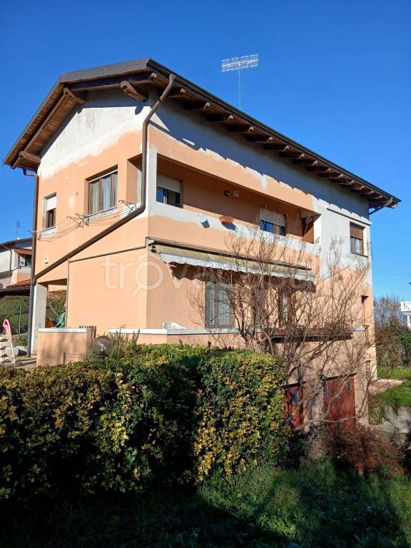 casa indipendente in vendita a Verrua Savoia