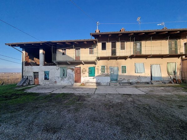 casale in vendita a Verrua Savoia